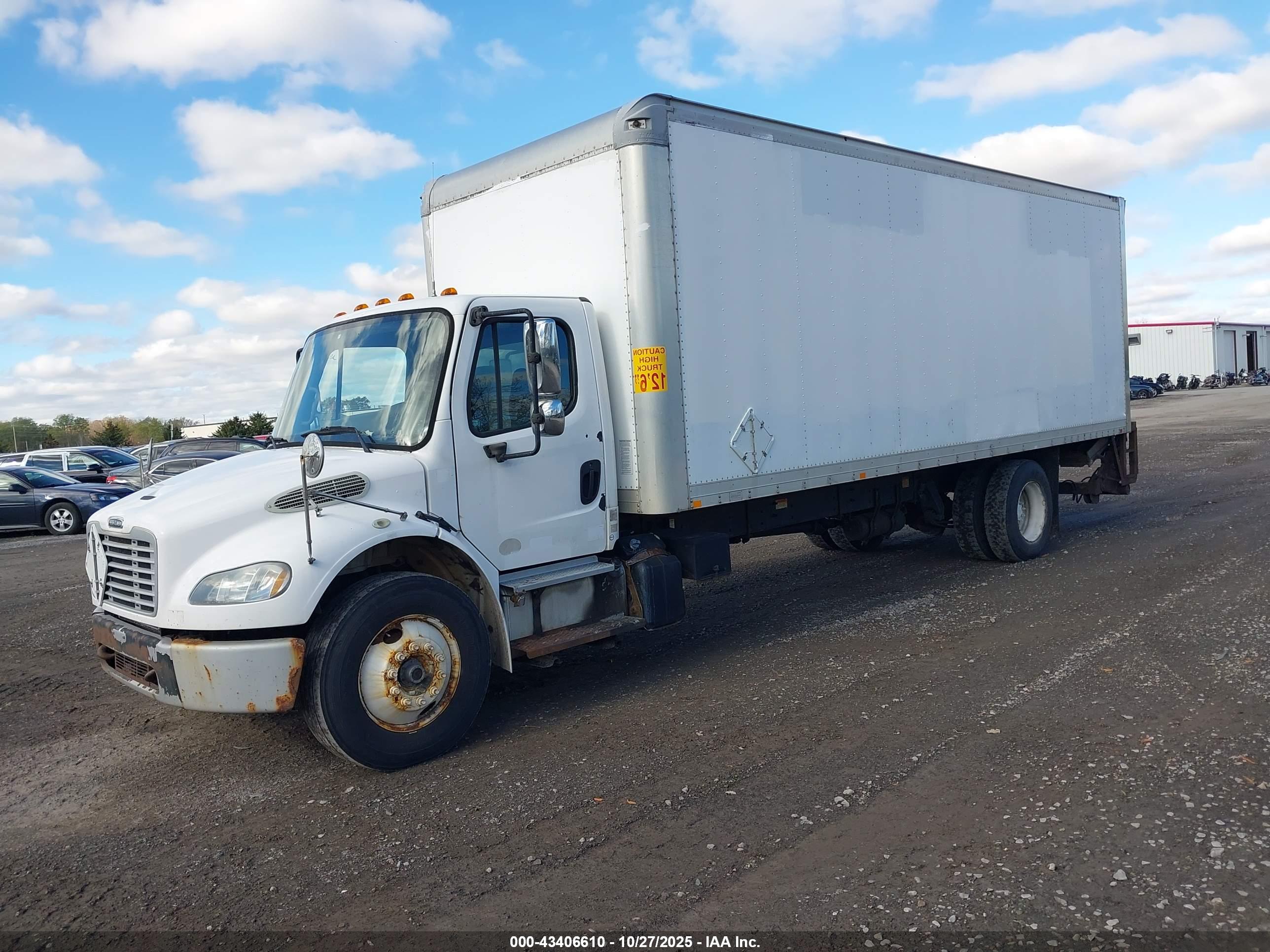 2013 FREIGHTLINER M2 — VIN 1FVACXDT4DDFB1026 — photo 2